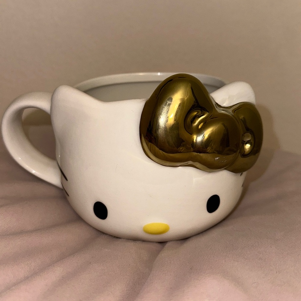 RARE Hello Kitty By Sanrio Mug With Rare GOLD Bow  Sculpted Ceramic Coffee Cup